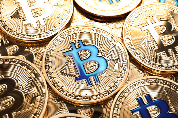 Many golden bitcoins, closeup - Φωτογραφία, εικόνα