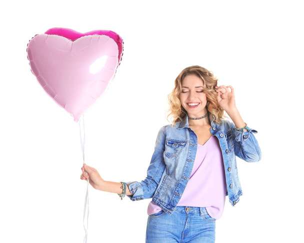 Frau mit herzförmigen Luftballons - Foto, Bild