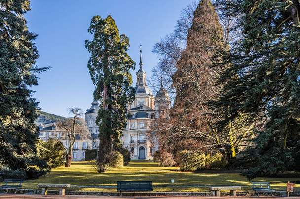  Jardins do palácio real de La Granja de San Ildefonso frente
 - Foto, Imagem