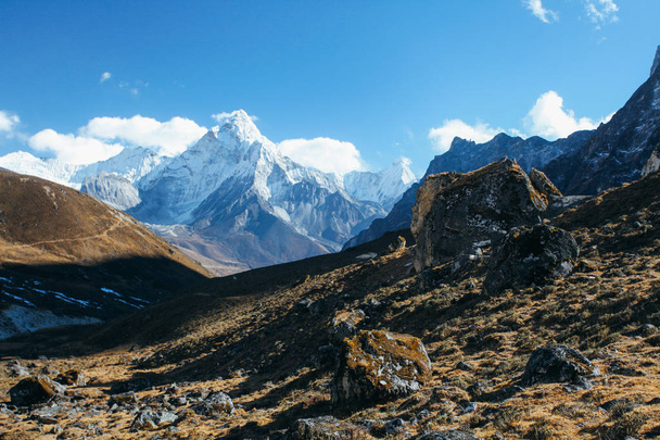 Montagnes étonnantes sur l'Himalaya - Népal
. - Photo, image