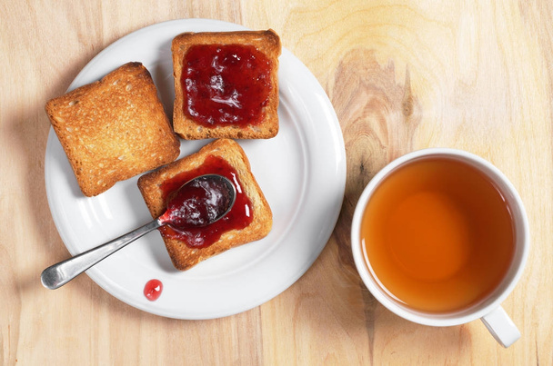 Cup of tea and toast bread - 写真・画像