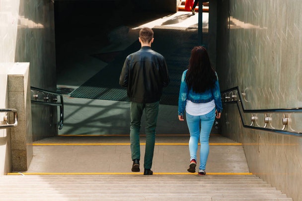 Man and girl go down in the subway - Фото, зображення