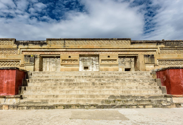 Monumento storico in un'antica città mesoamericana
 - Foto, immagini