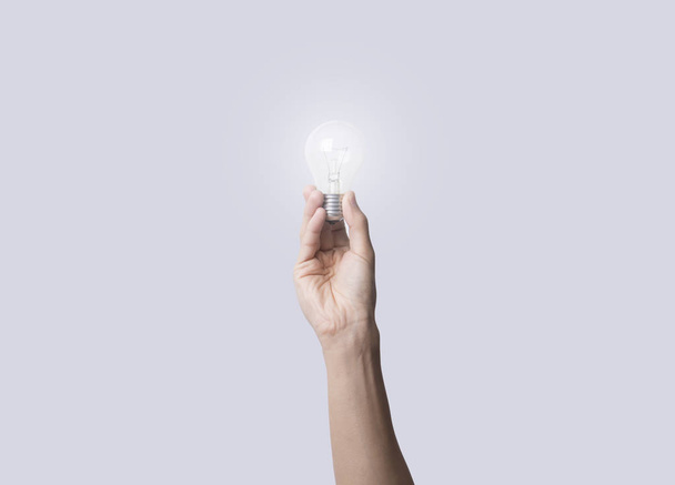 電球、新しい技術アイデアの概念を持っている手 - 写真・画像