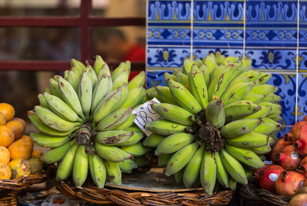 Funchal, Portugal - September 2, 2016: Fresh exotic fruits in Mercado Dos Lavradores. Funchal, Madeira, Portugal - Foto, Bild