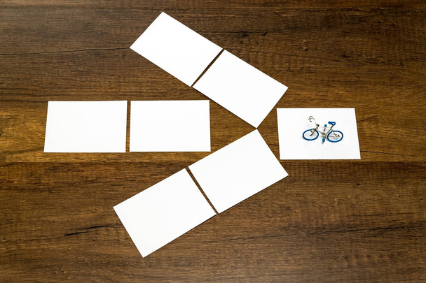 Bisiklet modeli ile küçük beyaz sayfa boş - Fotoğraf, Görsel