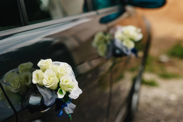 Luxury wedding car decorated with flowers - Fotó, kép