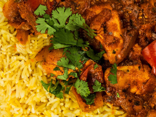 Jalfrezi-currys csirke, Basmati rizs fűszeres - Fotó, kép