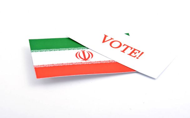 Bandiera iraniana con voto verbale isolato su sfondo bianco
 - Foto, immagini