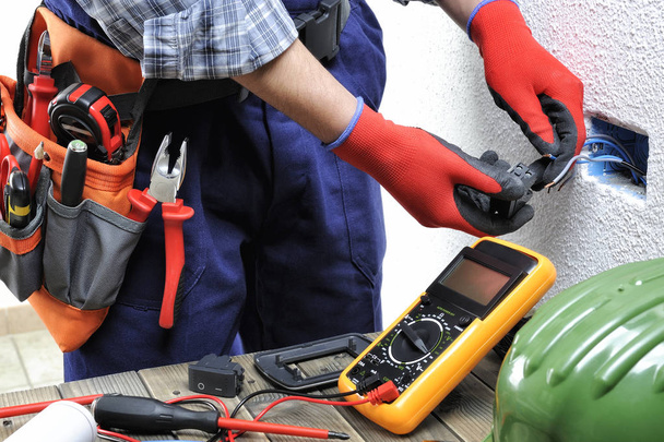 Young electrician technician works in compliance with safety sta - 写真・画像