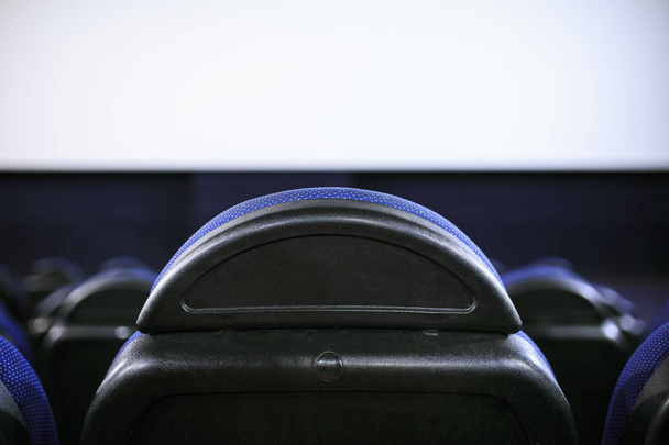 Sitze im Inneren eines Kinos - Foto, Bild