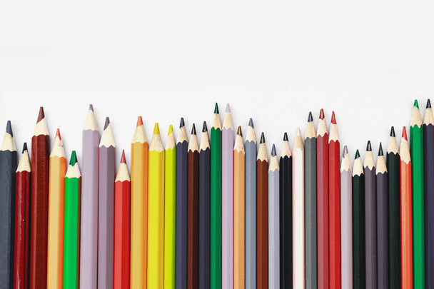 Crayons de couleur isolés sur le fond blanc
 - Photo, image