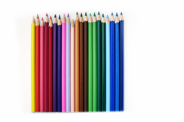 Lápices de colores aislados sobre el fondo blanco
 - Foto, imagen