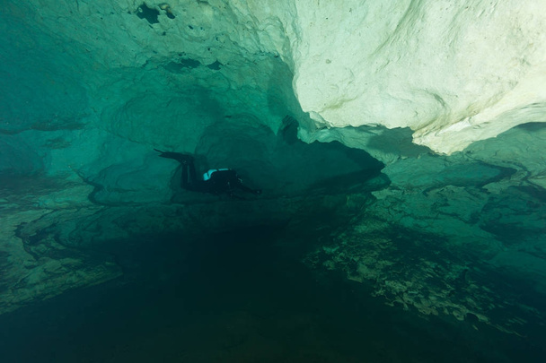 Taucher unterwasserhöhlen tauchen florida vereinigte staaten von amerika - Foto, Bild