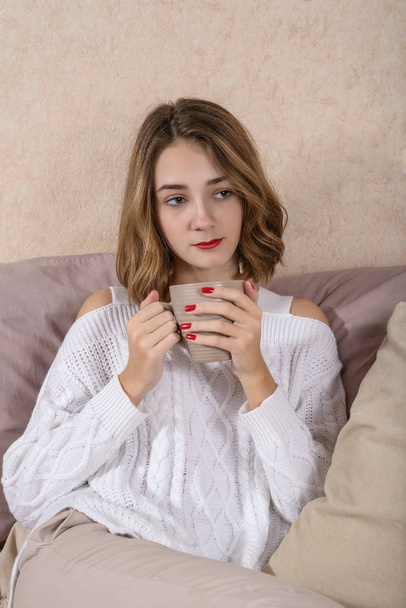 Girl with a cup of coffee - Fotoğraf, Görsel