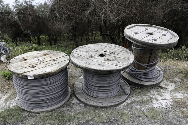 Τρεις σπείρες των καλωδίων σιδήρου - Φωτογραφία, εικόνα