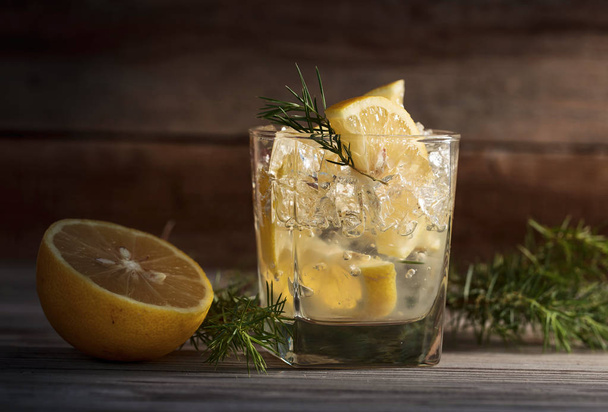 Cocktail mit Gin.  - Foto, Bild