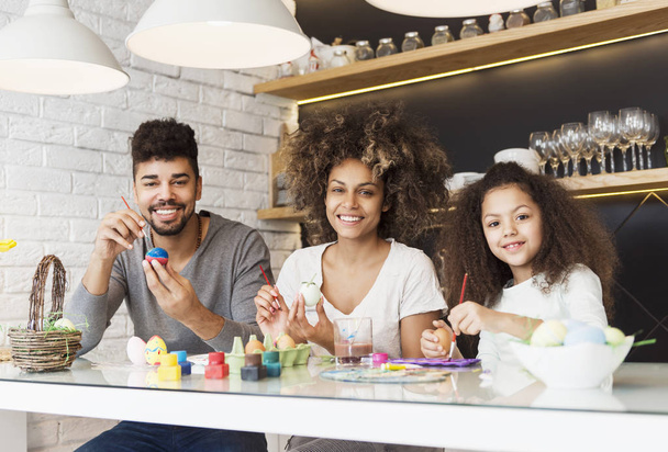 Happy African American family coloring Easter eggs - Foto, Imagem