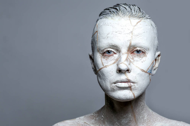 Art portrait of woman covered in clay - Foto, Imagen