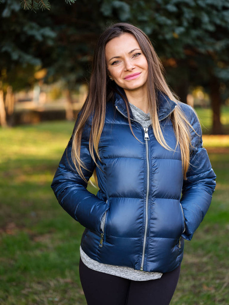 Young woman posing outdoor in a park - Фото, зображення