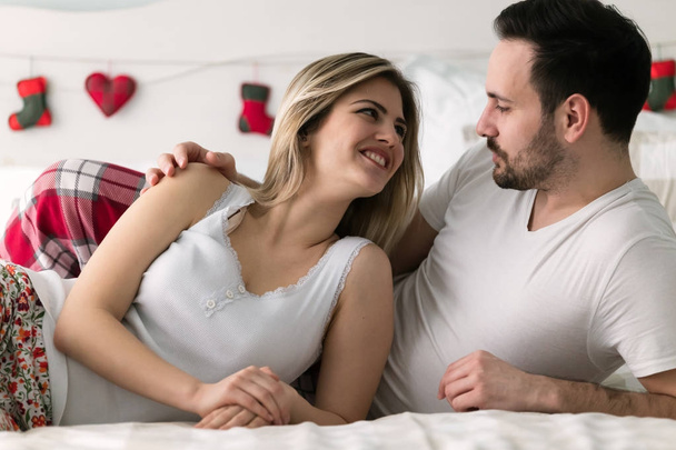 couple having romantic time in bed - Foto, afbeelding