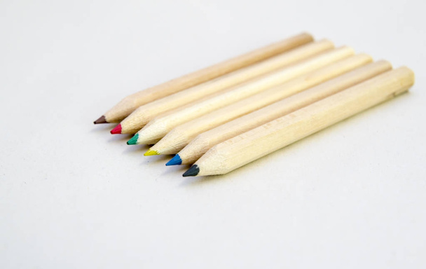 Деревина кольорові олівці
 - Фото, зображення