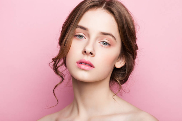 Beauty cute fashion model with natural make up - Foto, imagen