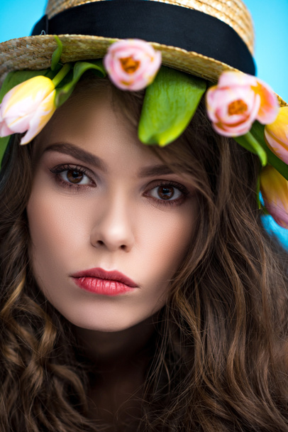 attractive young woman in canotier hat with beautiful tulips under it - 写真・画像