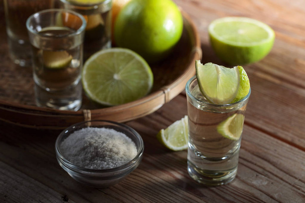 Tequila au sel et citron vert
 . - Photo, image