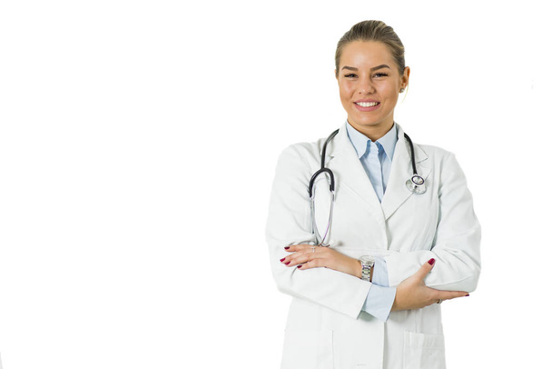 Милая молодая женщина-врач на белом фоне
 - Фото, изображение