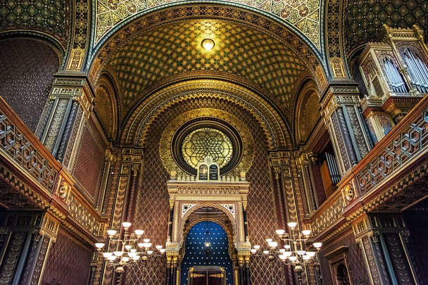 Interior de la sinagoga española, Praga, República Checa
 - Foto, Imagen