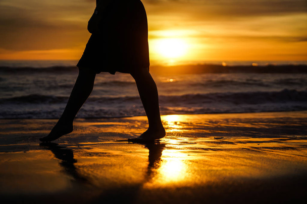 Girla en la playa de Santa Monica
 - Foto, Imagen