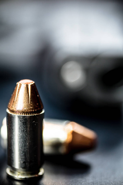Pistola Handgun e balas
 - Foto, Imagem