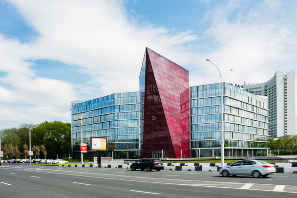 Сучасна будівля у Мінську. Білорусь - Фото, зображення