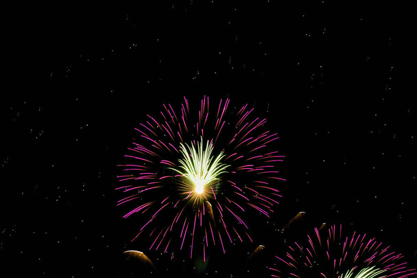 fireworks in the night sky - Foto, Bild