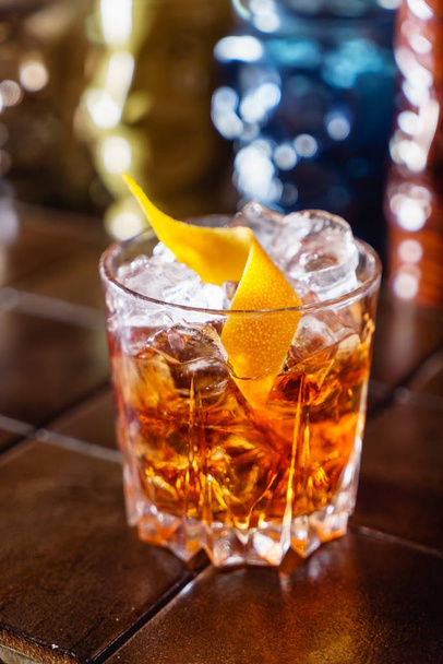 fresh cocktail in the bar, close up   - Foto, Bild