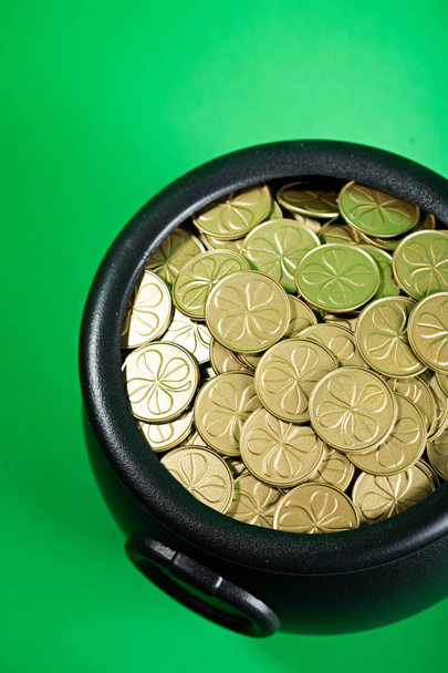 Treasure: Overhead View of Pot of Shamrock Coins - Foto, Imagem