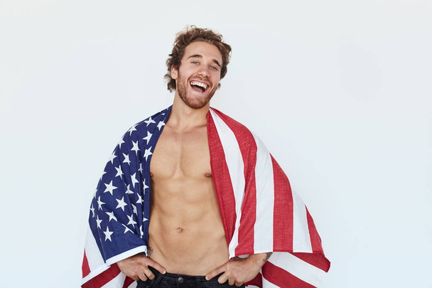 Man covered in USA flag - 写真・画像