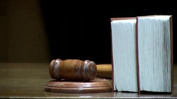 Justiz-Hammer im Gerichtsgebäude - Filmmaterial, Video