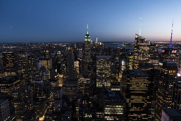 Night skyline of New York City. - Zdjęcie, obraz