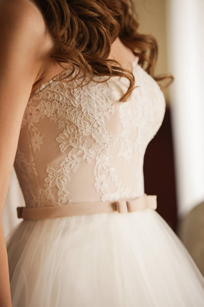 The bride in a lacy beige dress - 写真・画像