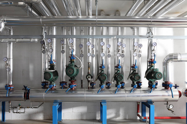 pompa, Manometre, borular ve musluk vanaları ısıtma sisteminde bir - Fotoğraf, Görsel