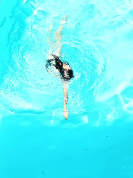 Sensuale donna nuoto III
 - Foto, immagini