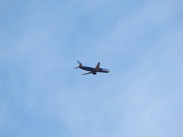 Kék Air Boeing 737 repülő Torinóban - Fotó, kép