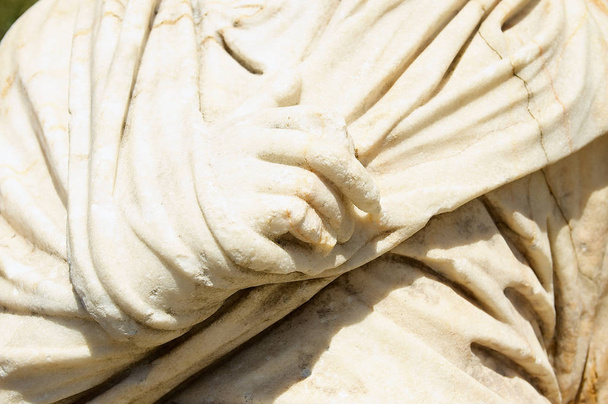 Fragmento de mano de una estatua antigua en Bodrum, Turquía
. - Foto, imagen