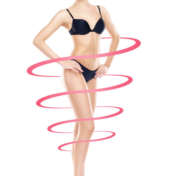 Spirale um den schlanken und schönen Körper einer jungen Frau in Dessous. Gewichtsverlust, Sport, Bewegung, Wasserhaushalt, gesundes Ernährungskonzept - Foto, Bild