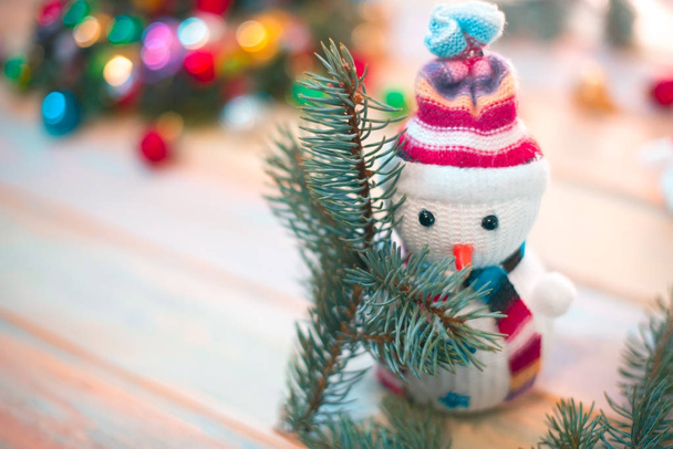 Snowman on a wooden background. New Year's still life. - Foto, Bild