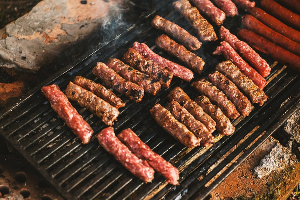 grillissä oleva liha - Valokuva, kuva