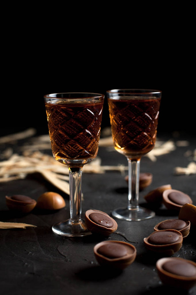 glasses with wine, chocolate and fruit on a dark background - Foto, imagen