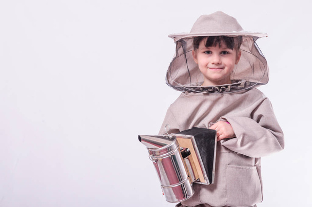 A little girl wears an over sized bee suit in studio white background. - Foto, afbeelding